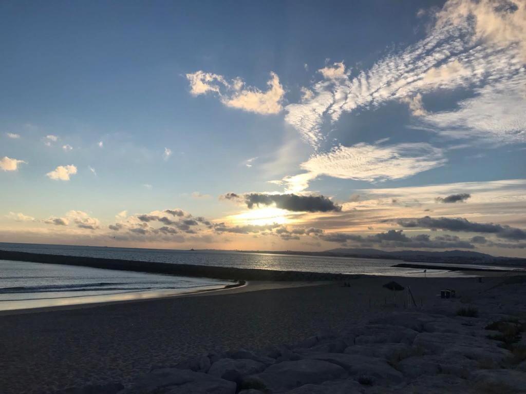 T2 Com Uma Vista Deslumbrante Sobre O Atlantico! Apartment Costa de Caparica Ngoại thất bức ảnh